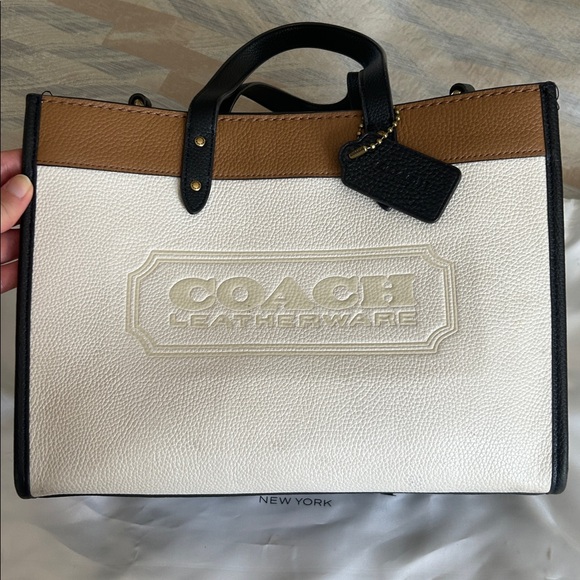 Coach Tan and Cream Leather Handbag with crossbody strap - Picture 2 of 8